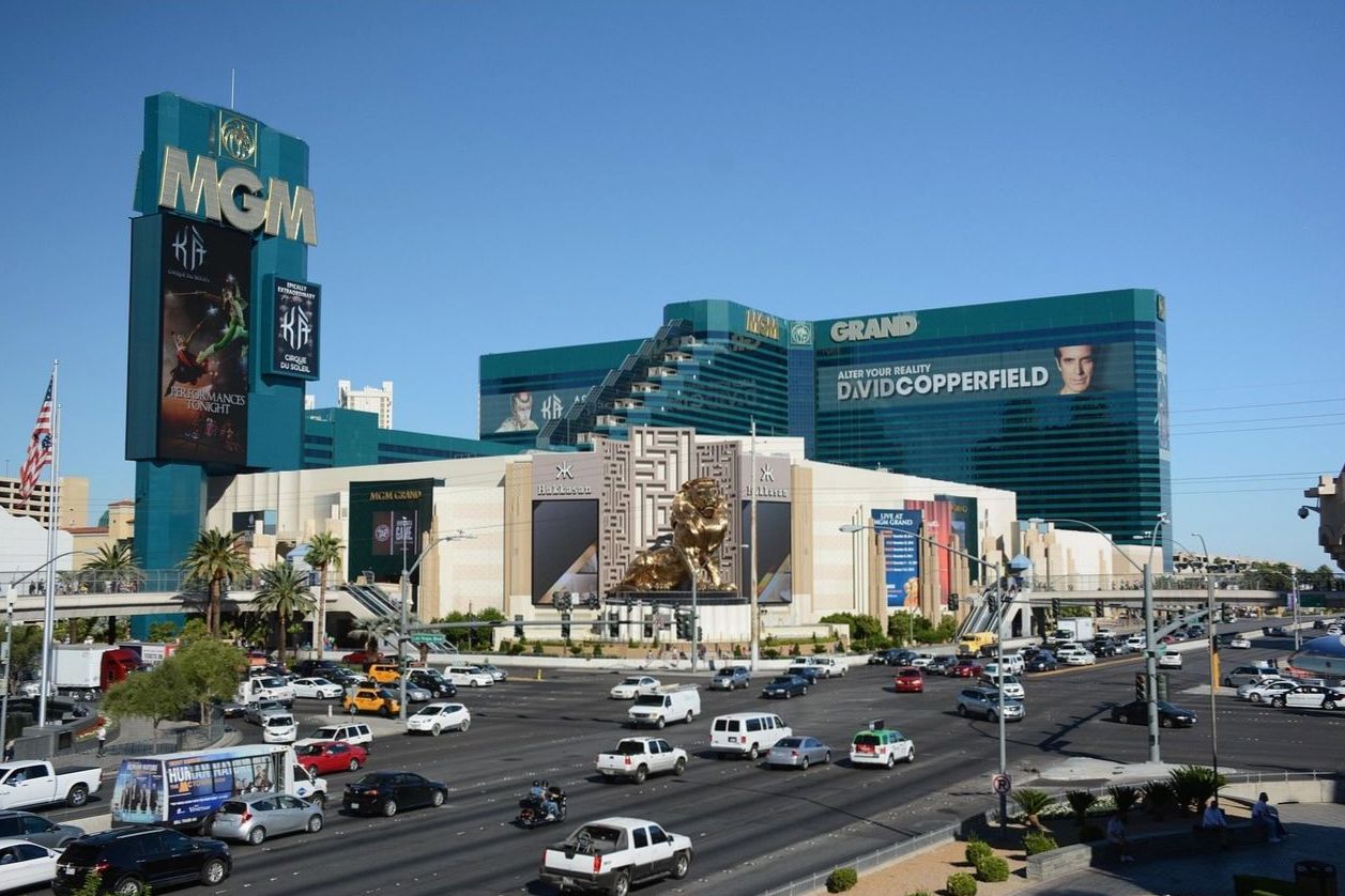 Vista de la suite principal del casino resort Casinovault